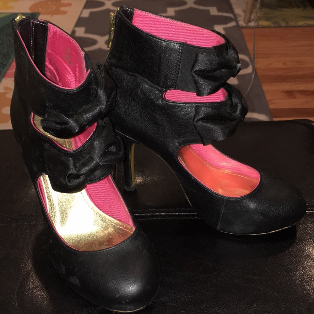 Stiletto High Heels with Bows